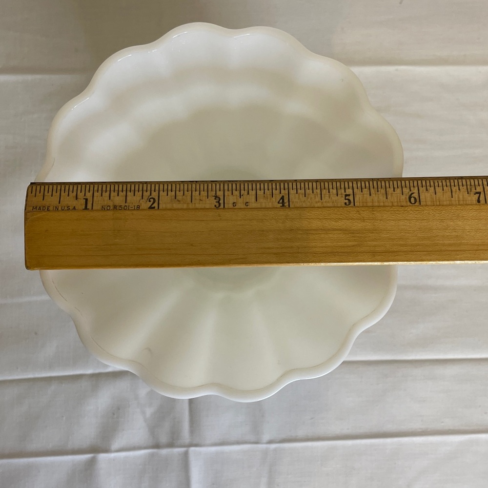VINTAGE Milk Glass Ribbed Vase - Picture 3 of 5